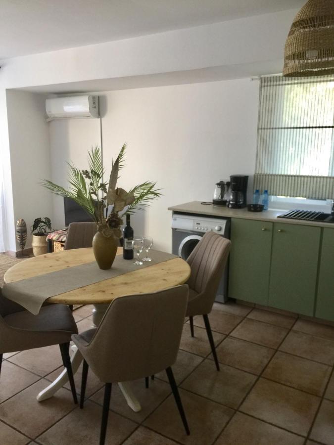 Apartament Vangelios *